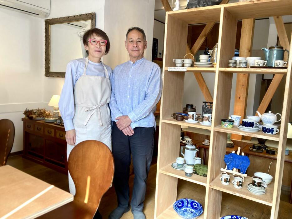 「テングート」店主の杉山寿恵（左）さんと慎さん（右）