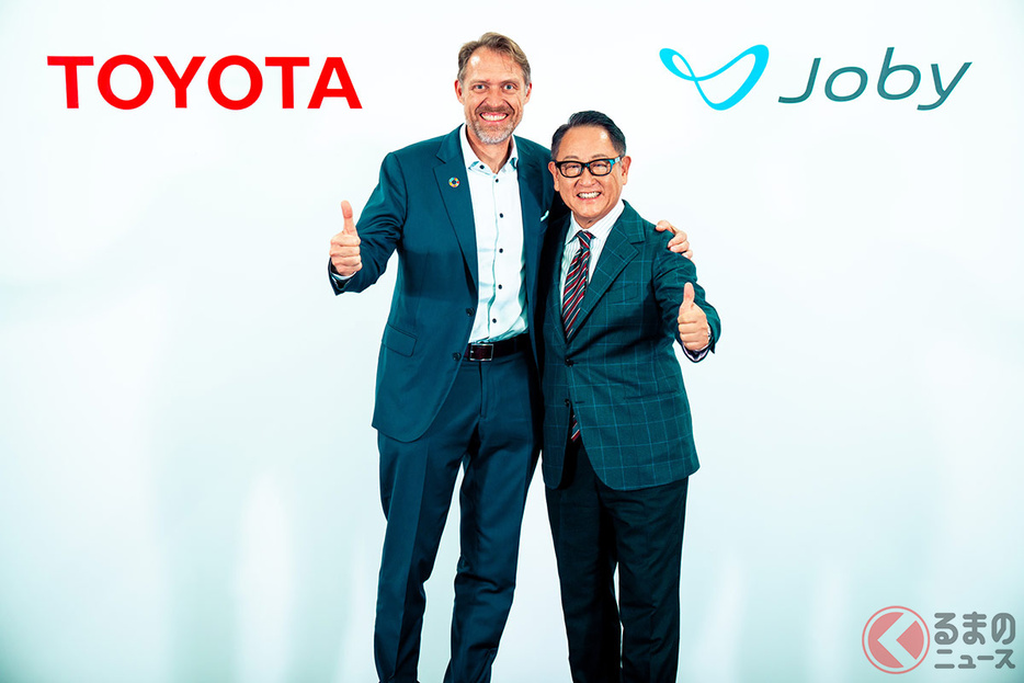 Joby ジョーベン・ビバート 創業者兼CEO（左）、トヨタ自動車 豊田章男 代表取締役会長（右）