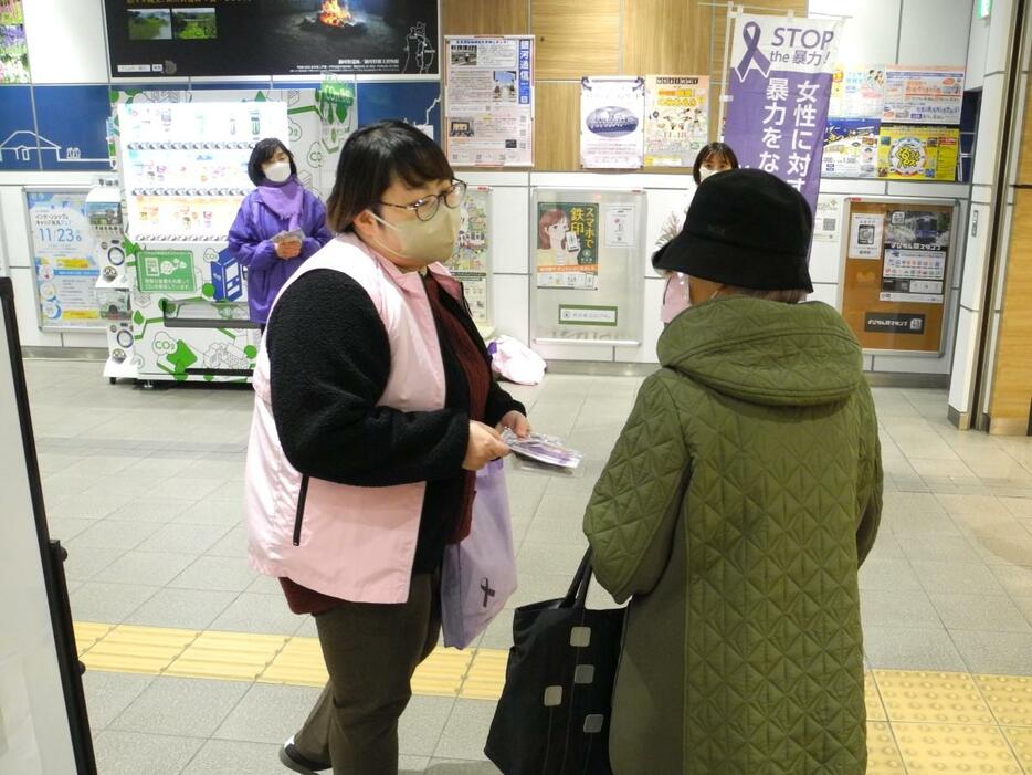 IGRいわて銀河鉄道盛岡駅で実施した街頭キャンペーンの様子