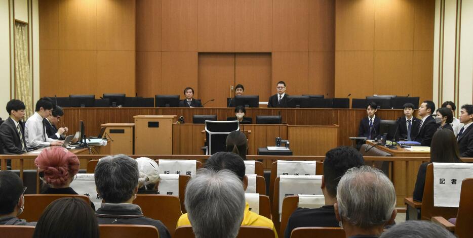 須藤早貴被告の裁判員裁判が開かれた和歌山地裁の法廷＝18日午前（代表撮影）