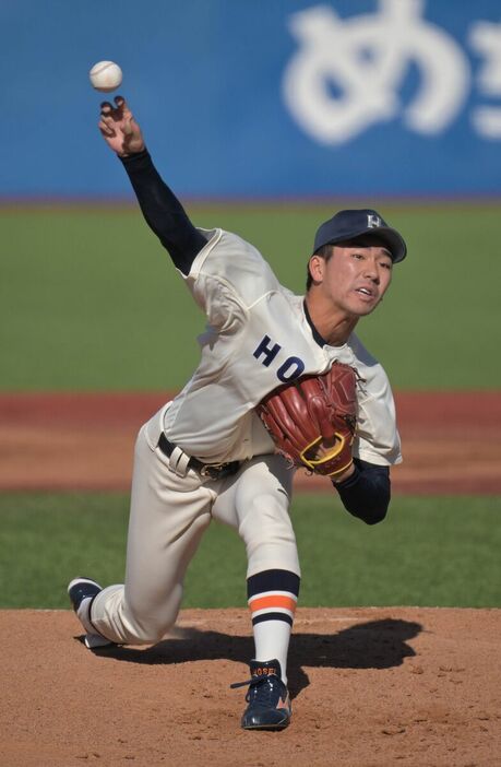 力投する法大先発・篠木健太郎（カメラ・竹松　明季）