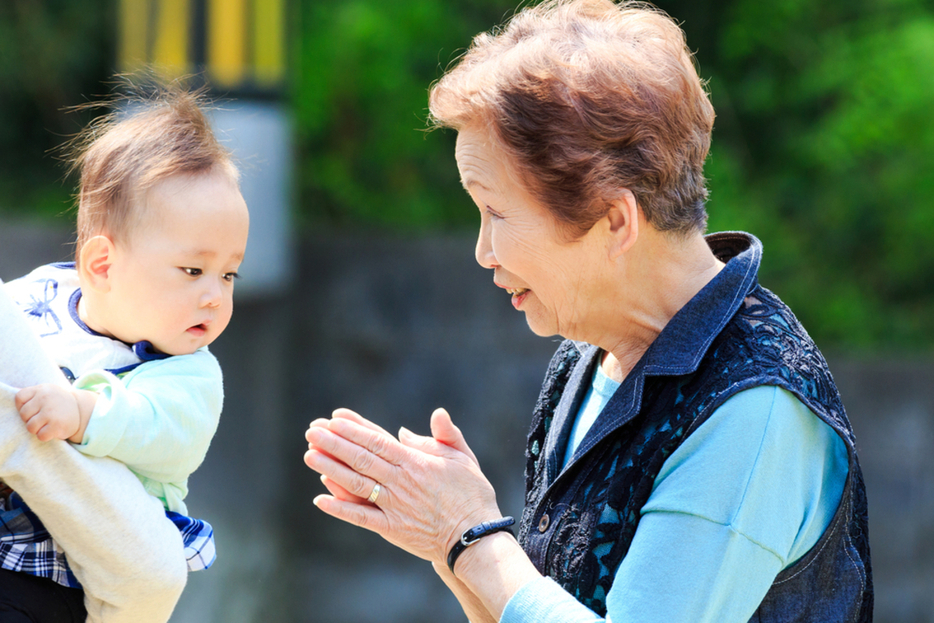 子育て奮闘中の私に「月3万円」の仕送りをしてくれる母。気持ちは嬉しいのですが、月「15万円」の年金暮らしなので無理をしていないか心配です…。自分の生活費は足りているのでしょうか？