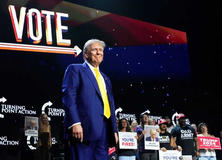 激戦州アリゾナで開いた選挙集会に現れたトランプ（6月）　USA TODAY NETWORK via Reuters Connect