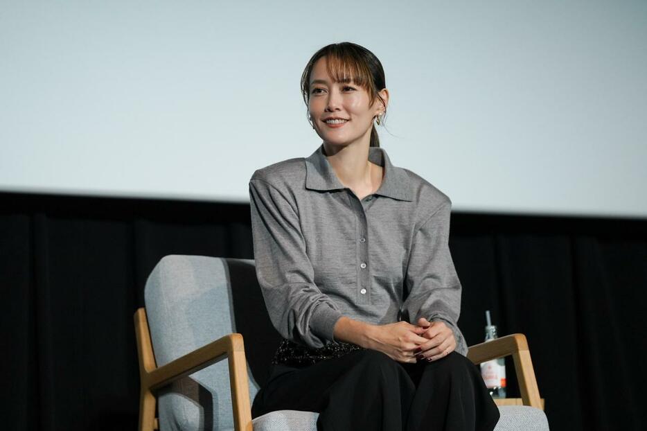 日本だけでなく海外の作品への出演経験も豊富な菊地凛子。その視野の広さは、日本映画界にとって貴重な存在だ　PHOTOGRAPH: COURTESY OF KERING