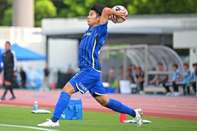 ロングスローも武器とする林。写真：金子拓弥（サッカーダイジェスト写真部）