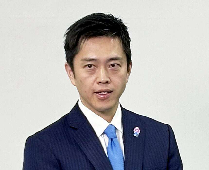 大阪維新の会代表選に出馬する意向を表明した吉村洋文代表＝18日午後、大阪府庁