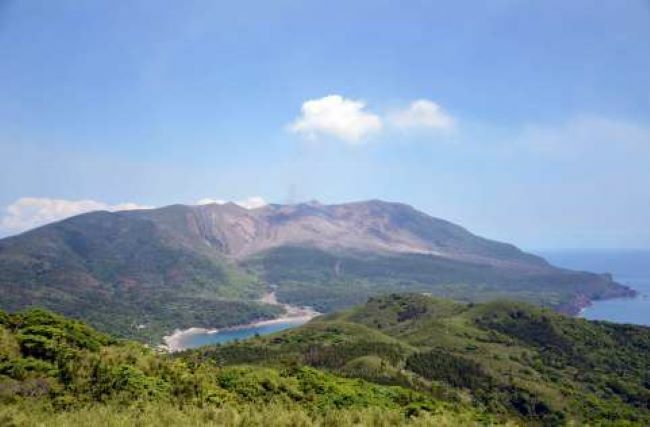 〈資料写真〉口永良部島・新岳