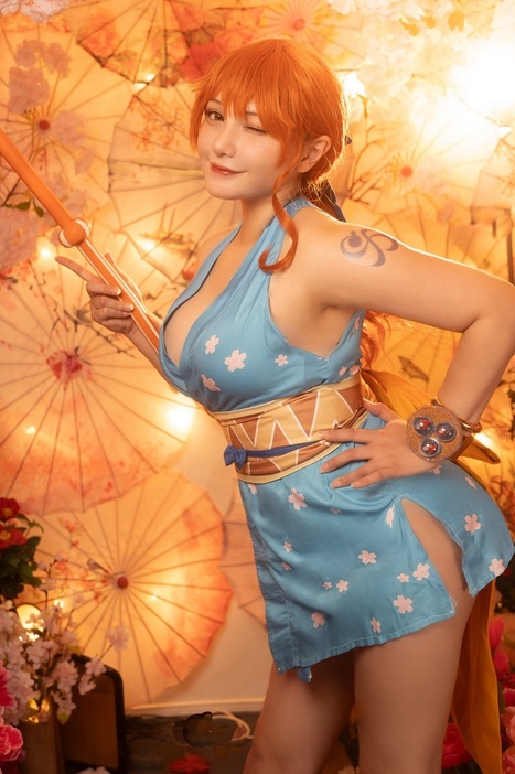 【画像・写真1枚目】【コスプレ図鑑】神スタイルのセクシーくノ一♡鈴乃すず『ONE PIECE』ナミ　”秘術”みかんの香りで色香倍増！