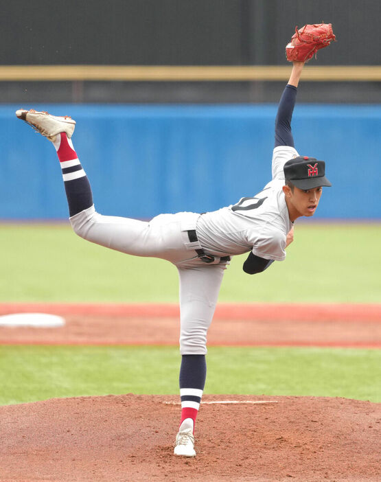 力投する横浜先発の織田。明徳義塾相手に完封勝利（カメラ・岡野　将大）