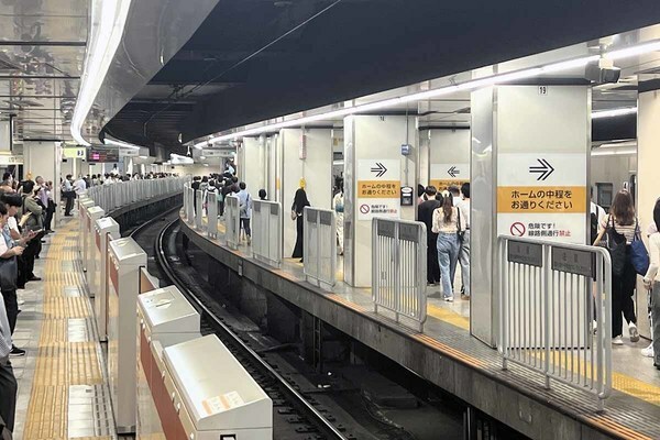 ホームと線路のレイアウト変更を繰り返した京王新宿駅（枝久保達也撮影）。