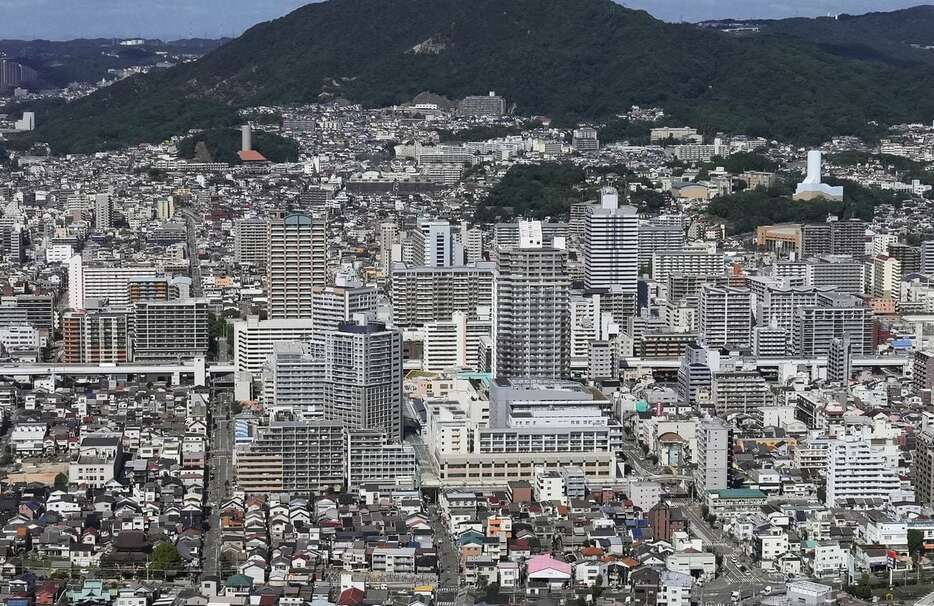 再開発事業が行われた新長田駅南地区＝10月11日、神戸市長田区（本社ヘリから）