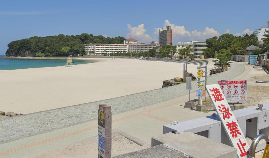 南海トラフ地震の臨時情報を受けて閉鎖された海水浴場＝8月、和歌山県白浜町