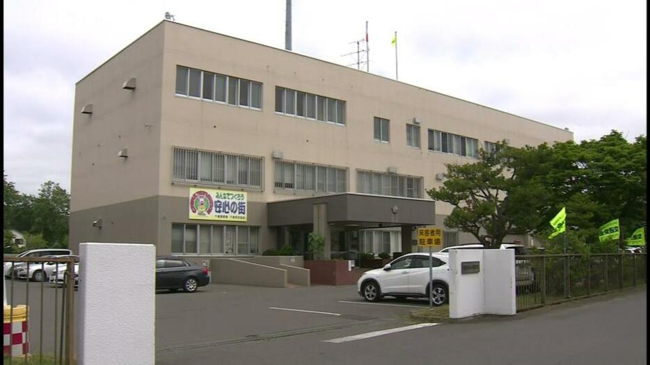 恐喝の疑いで男子高校生と男子中学生を逮捕した千歳警察署