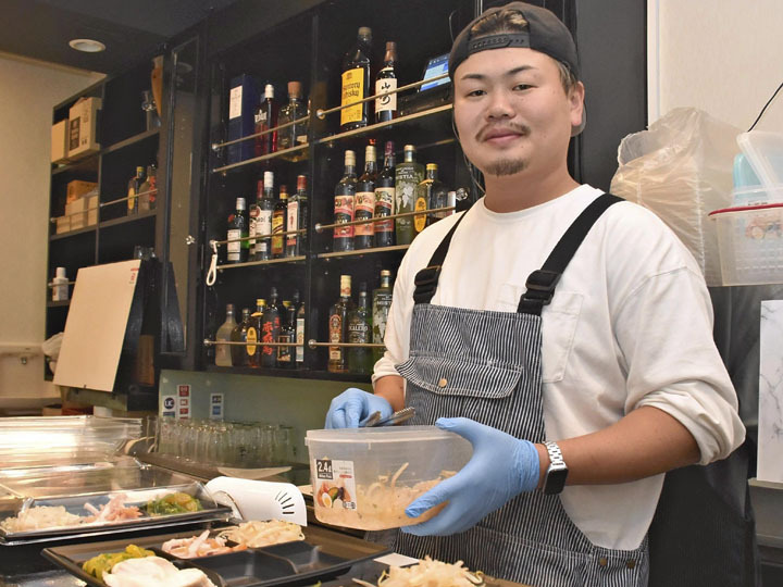 田町に新たな店をオープンさせた志賀さん。「火災で得たものもあった」と周囲への感謝を忘れず店に立つ