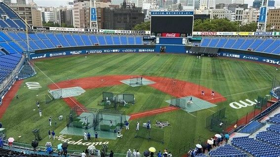 雨天時の横浜スタジアム