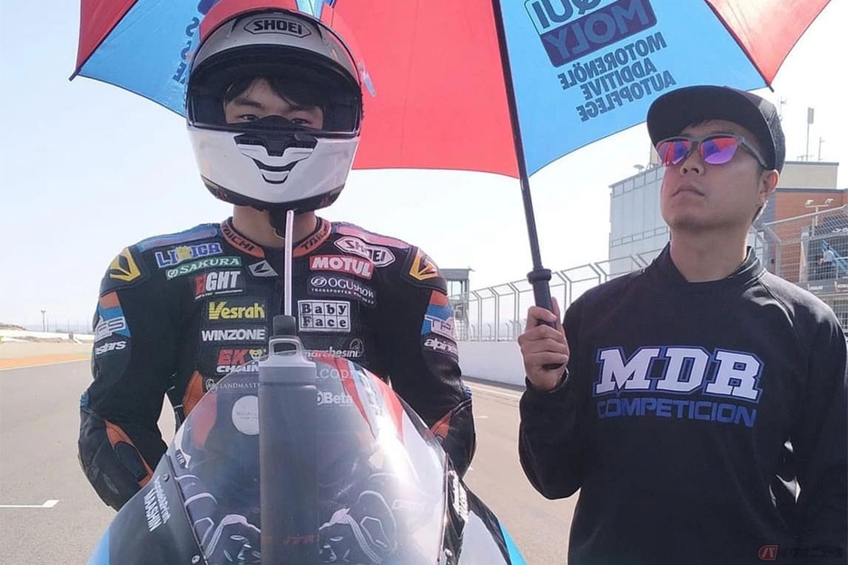 JrGP アラゴンラウンドのmoto2クラスに参戦した保坂洋佑選手とアドバイザーの大久保光選手