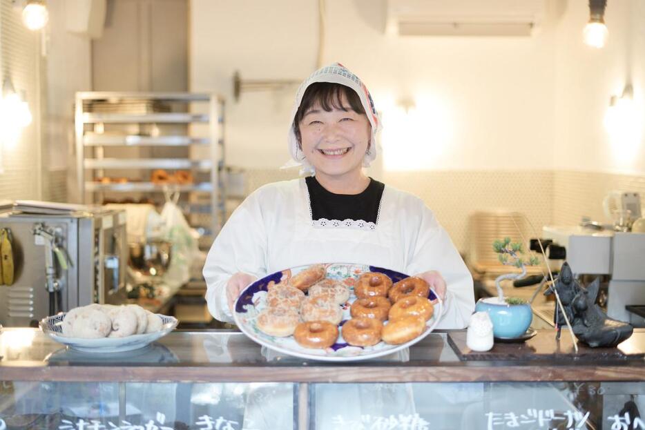 来店を呼びかける店主の中居亜希子さん