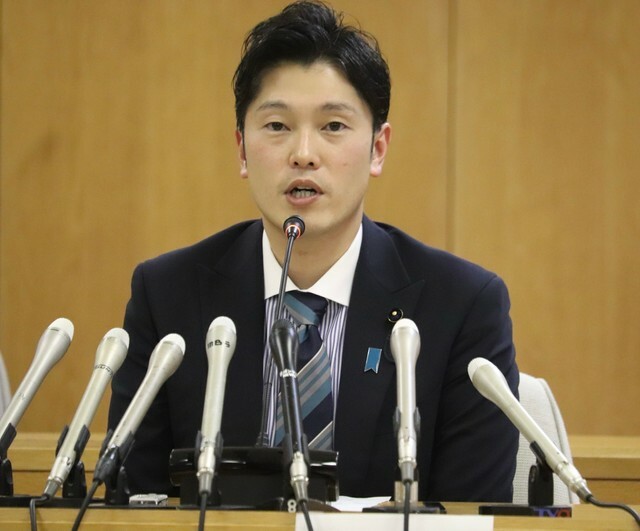 百条委員会終了後、会見する奥谷謙一委員長