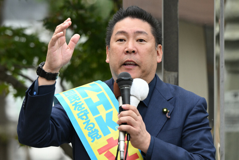 兵庫県知事選が告示され、街頭演説をする立花孝志氏＝神戸市中央区で2024年10月31日午前10時32分、大西岳彦撮影