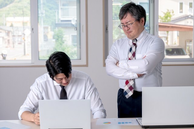 どれだけ努力してもプログラムが上達せず上司から苦言を受ける日々…　※画像はイメージです（YUTO PHOTOGRAPHER/stock.adobe.com）