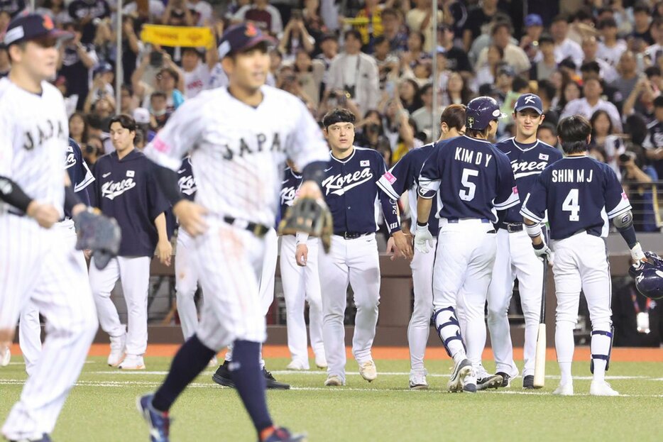 日本に敗れ肩を落とす韓国ナイン