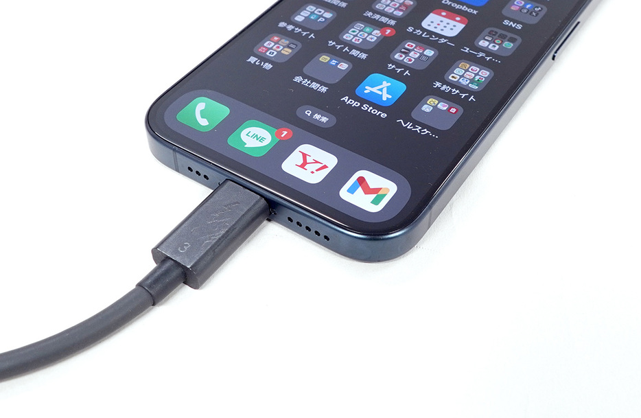 SE4では、iPhone 15以降で採用されているUSB-Cになるのは、ほぼ間違いないでしょう（画像はオトナライフ提供）