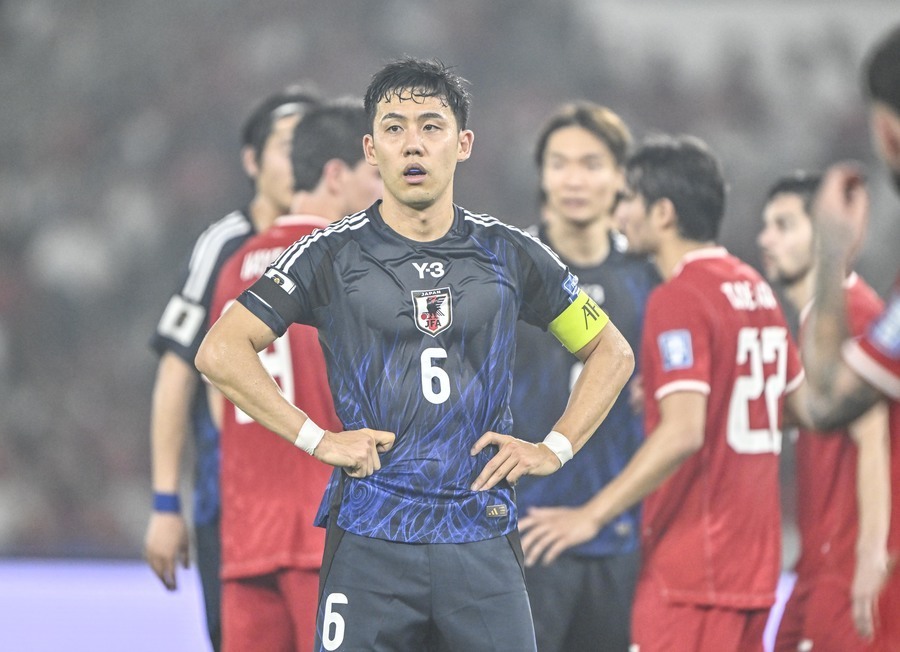 サッカー日本代表とインドネシア代表が戦った。写真中央は遠藤航　撮影：中地拓也