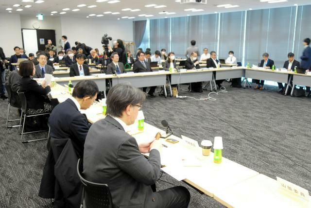 労働政策審議会の安全衛生分科会=2024年11月22日午後2時42分、東京都港区、高橋諒子撮影