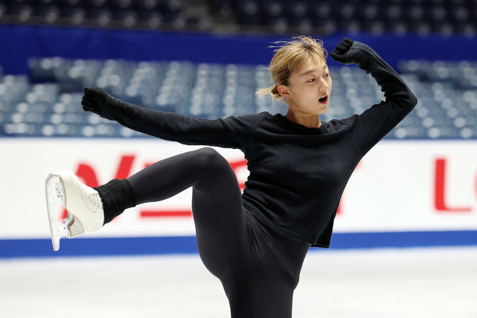 開幕を前に調整する坂本花織＝７日、東京・国立代々木競技場