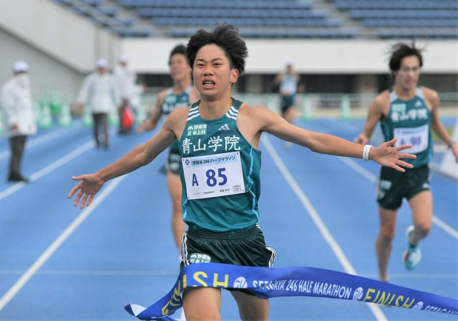 世田谷246ハーフマラソンで優勝した青学大・安島莉玖（撮影・藤塚大輔）