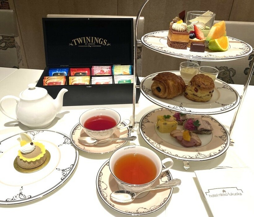 「TWININGS紅茶フェア」で提供するメニューと、期間限定販売のオリジナルスイーツ