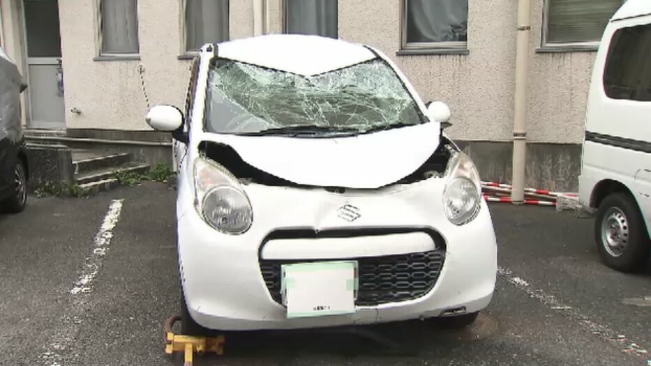 事故を起こした軽乗用車