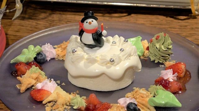 映画に登場したケーキをイメージした『隠れ穴のクリスマスケーキ』（2200円）