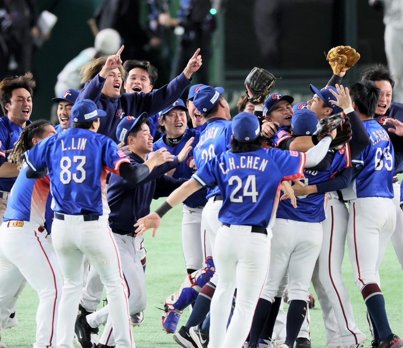 プレミア12で初優勝を飾り歓喜の台湾ナイン