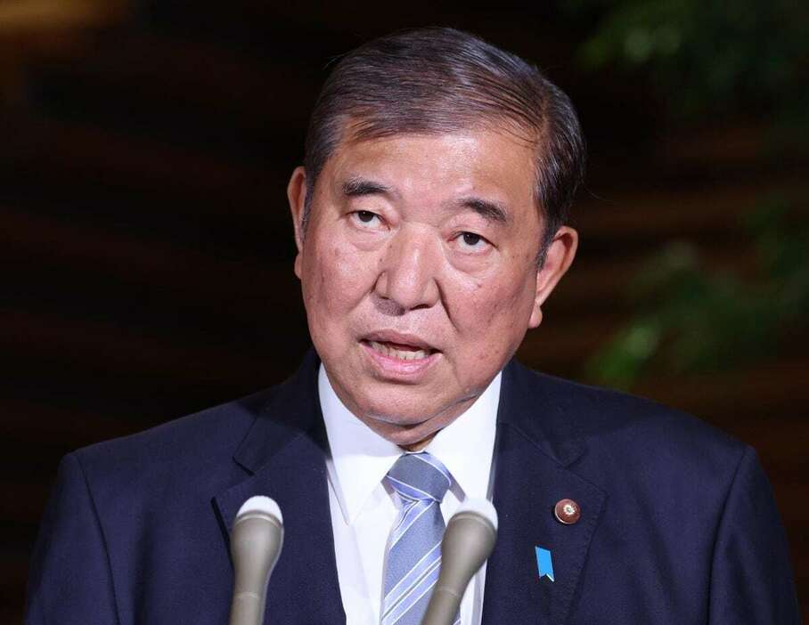 取材に応じる自民党総裁の石破茂首相＝9日午後、首相官邸（安元雄太撮影）