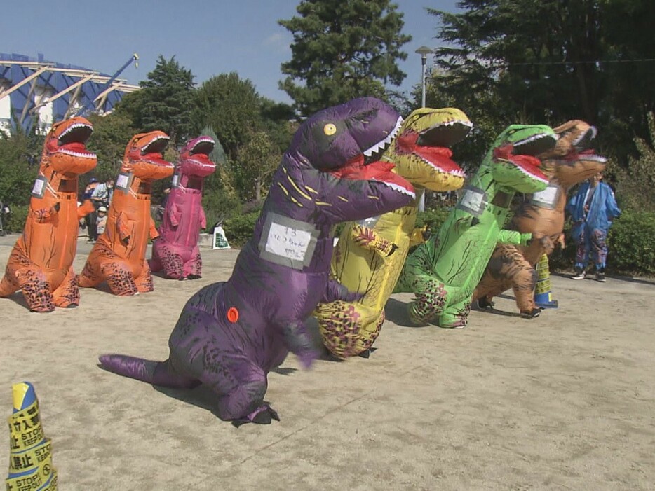 第2回「ティラノサウルスレース」 名古屋市北区の名城公園