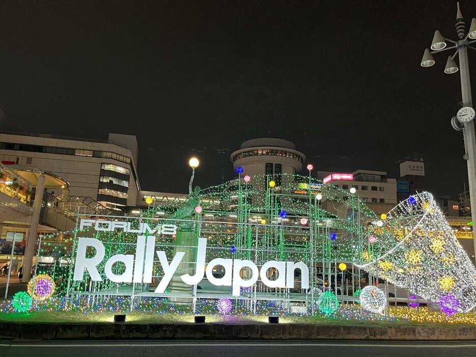 豊田市駅東口のロータリーに設置されたイルミネーション装飾。