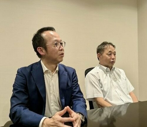 2024年10月3日に対談が行われた（手前が千日太郎氏、奥が淡河範明氏）