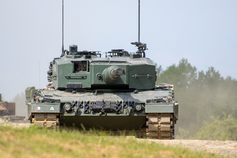 チェコ陸軍のレオパルト2A4戦車。2024年5月、チェコ東部リババ（TLF / Shutterstock.com）