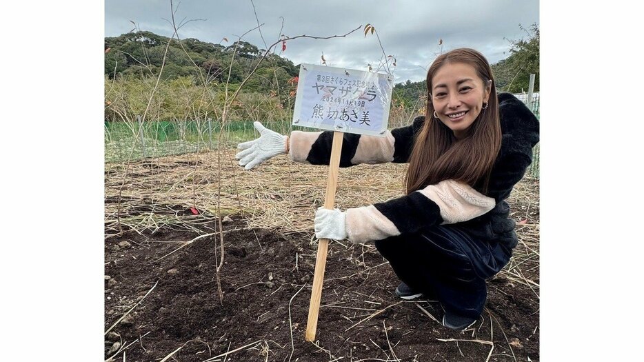 事務所を移籍した熊切あさ美が歌手デビュー！？吉幾三が作詞で曲名は…、鴨川市でヤマザクラを植樹