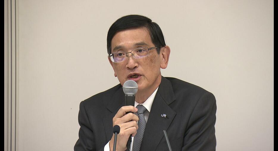 会見を開いたJR西日本の長谷川社長