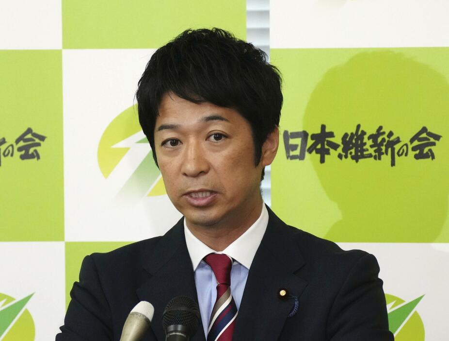 記者会見する日本維新の会の藤田幹事長＝7日午前、国会