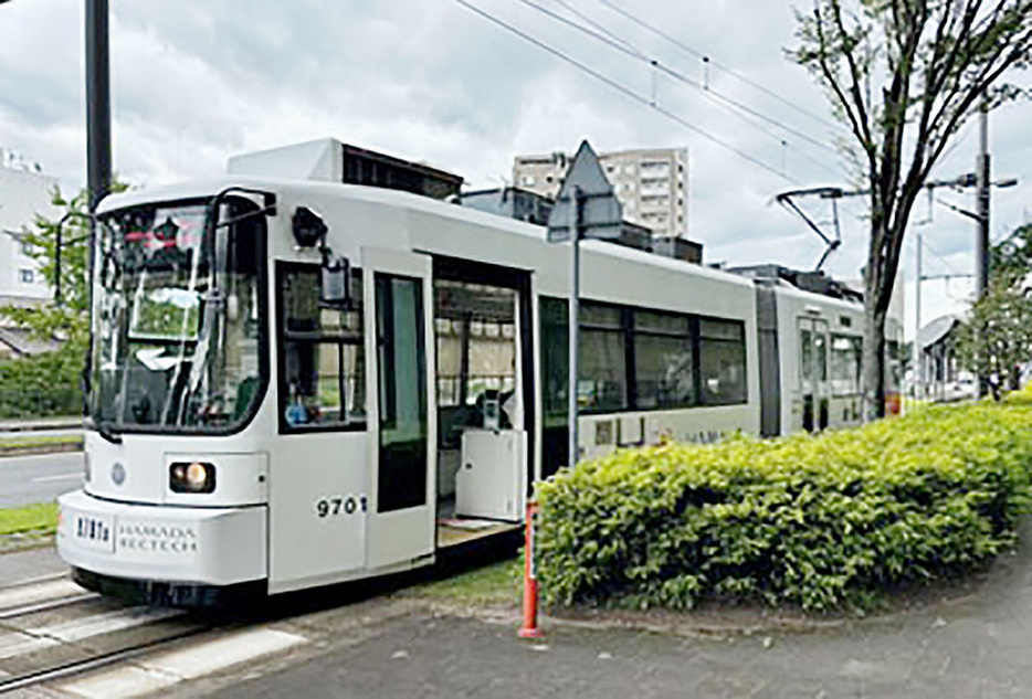 7月、脱線した熊本市交通局の路面電車＝熊本市（同市提供）