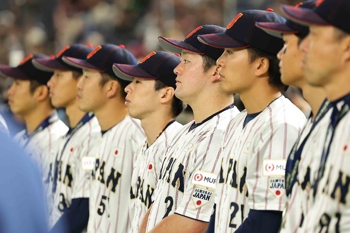 台湾に惜敗し、世界一を逃した侍ジャパン。表彰式でのワンシーンにMLB記者が注目した。写真：梅月智史（THE DIGEST写真部）