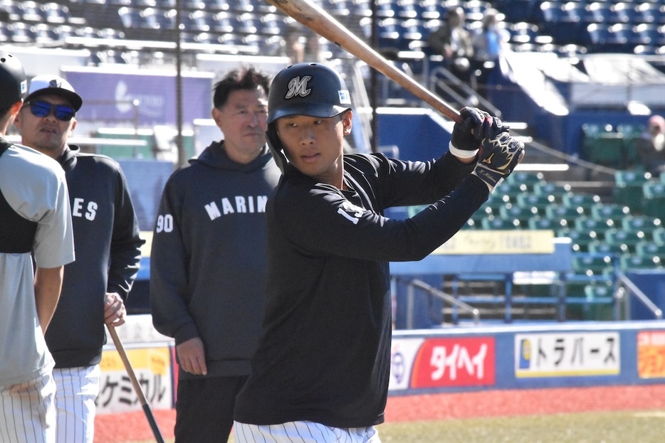 打撃練習するロッテ・藤田和樹［撮影＝岩下雄太］※撮影日24年11月7日