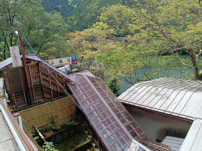 奈良県吉野郡の入之波温泉（しおのはおんせん、と読みます）の入口