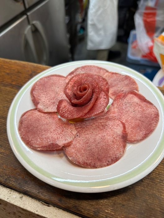 盛り付けにもこだわる牛タン