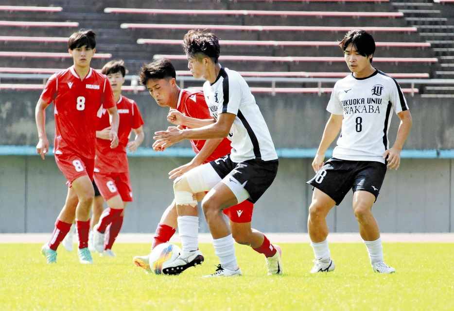 熱戦を繰り広げる選手たち