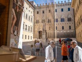 The Banca Monte dei Paschi di Siena headquarters in Siena, Italy. Photographer: Francesca Volpi/Bloomberg