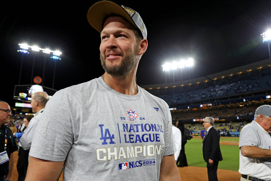 ＭＬＢのドジャースで今季までプレーしていたベテラン左腕クレイトン・カーショー投手（写真）は７日、左足と左膝の手術を受けたことを明らかにした米カリフォルニア州ロサンゼルスで１０月撮影（２０２４年　ロイター/USA TODAY Sports）